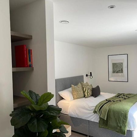 Brand New 3-Bedroom Home In London Kültér fotó
