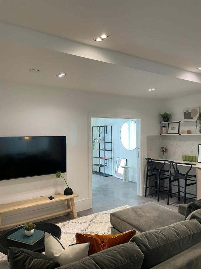 Brand New 3-Bedroom Home In London Kültér fotó