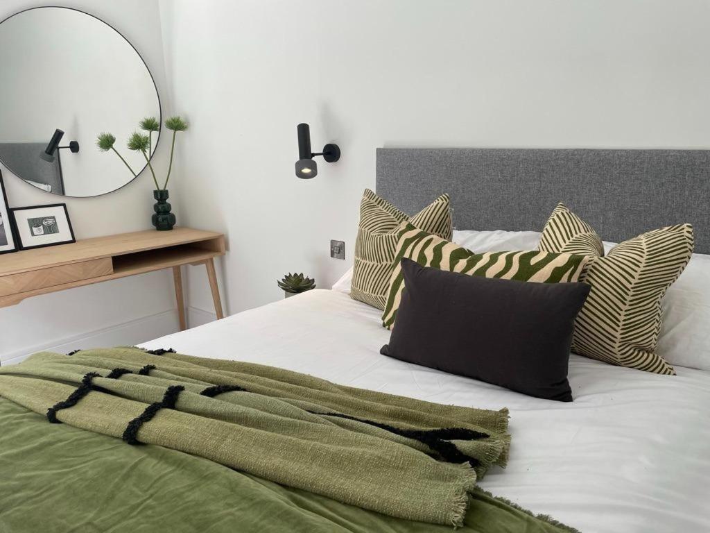 Brand New 3-Bedroom Home In London Kültér fotó
