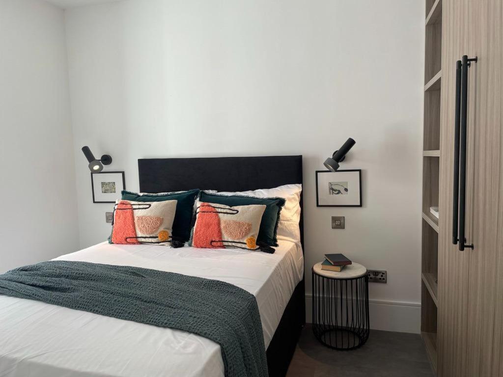 Brand New 3-Bedroom Home In London Kültér fotó